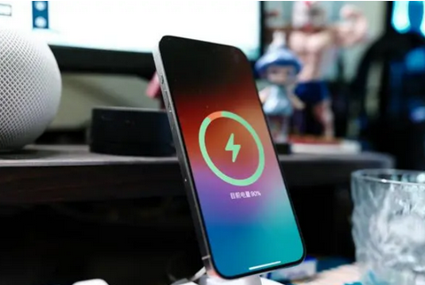 猇亭苹果15换屏服务分享用什么充电器给iPhone15充电更好 